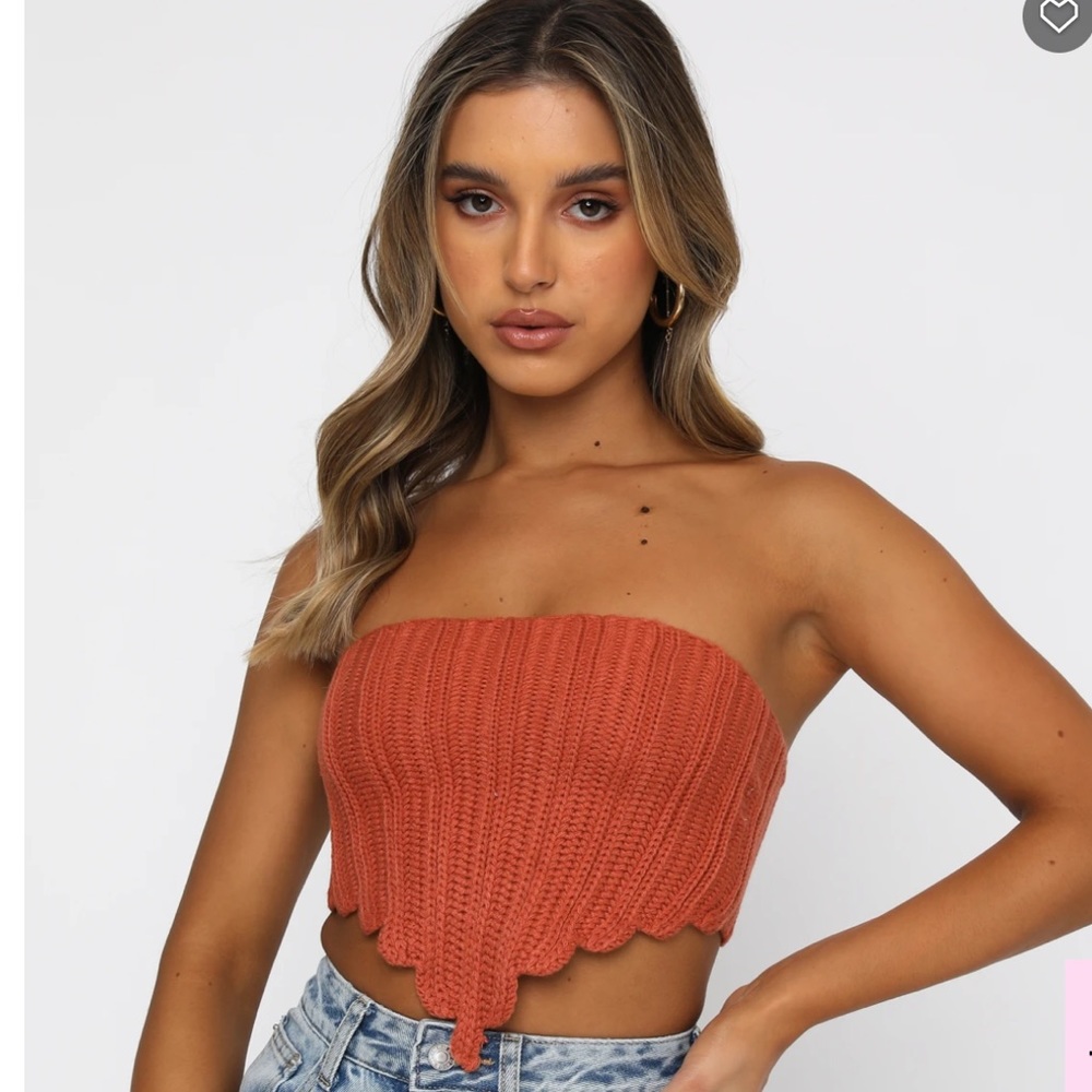Knitted triangle top